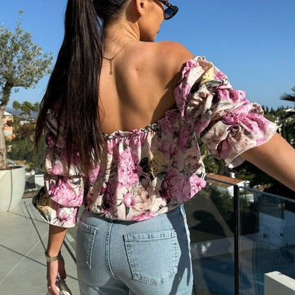 Off-shoulder-bluse med blomstertrykk og elastisk elastisk bånd på halsen