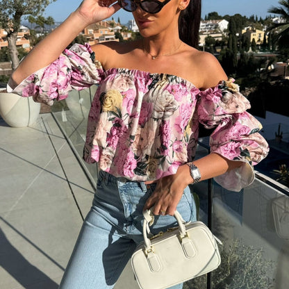 Off-shoulder-bluse med blomstertrykk og elastisk elastisk bånd på halsen