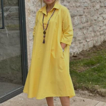 Robe de femme décontractée et monochrome avec des poches pratiques