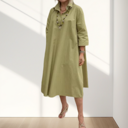 Robe de femme décontractée et monochrome avec des poches pratiques
