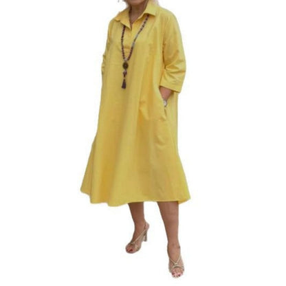 Robe de femme décontractée et monochrome avec des poches pratiques