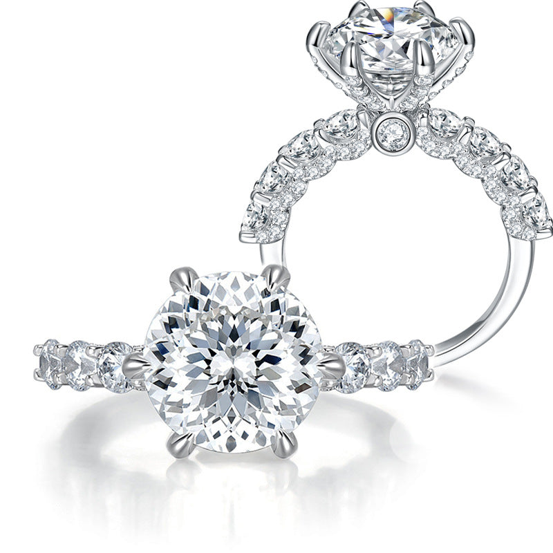 Moonlight Ring gemaakt van sterling zilver met 5 karaat synthetisch moissaniet