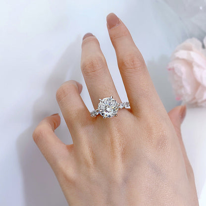 Moonlight Ring gemaakt van sterling zilver met 5 karaat synthetisch moissaniet
