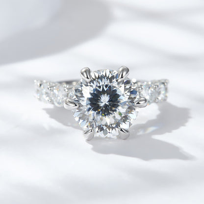 Moonlight Ring gemaakt van sterling zilver met 5 karaat synthetisch moissaniet