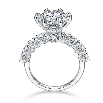 Moonlight Ring gemaakt van sterling zilver met 5 karaat synthetisch moissaniet