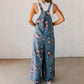 Lässige Damen-Latzhose aus Denim mit Print