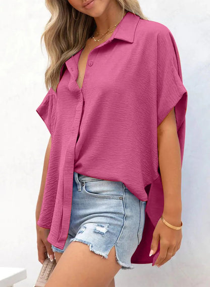 Einfarbiges Freizeitshirt für Damen mit Knopfleiste, kurzen Ärmeln und Schlitzsaum