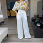 Set aus Oberteil mit Rundhalsausschnitt und weiter Hose