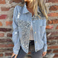 Modische Patchwork-Jeansjacke mit Leopardenmuster