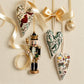 Herzförmiges, handgesticktes Weihnachts-Set