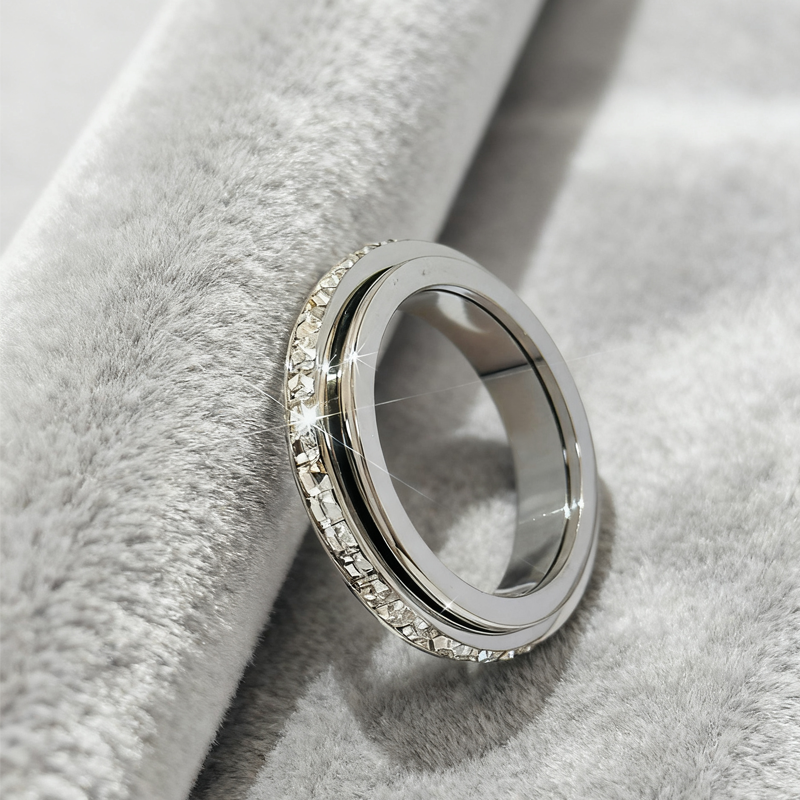 🔥Solange der Vorrat reicht 40 % Rabatt!🎉Drehbarer Spinner-Ring aus Titanstahl mit Zirkonia