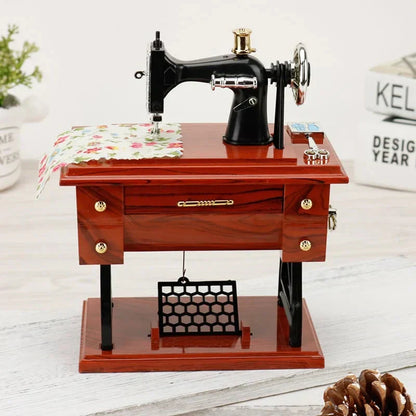 Fröhliches Neujahr! 50% auf alles 🎊⏰Mini-Nähmaschine aus Holz – Klassische Spieluhr mit zeitlosem Design 🎵