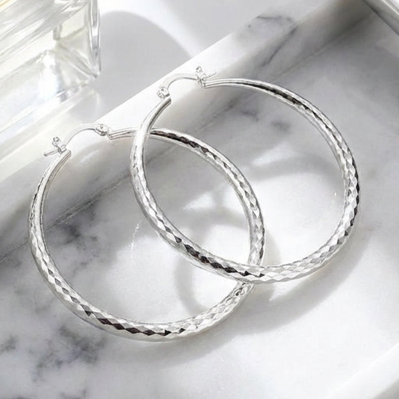 ✨KAUFEN SIE 1, BEKOMMEN SIE 1 GRATIS🔥Diamantgeschliffene Creolen für Damen👑