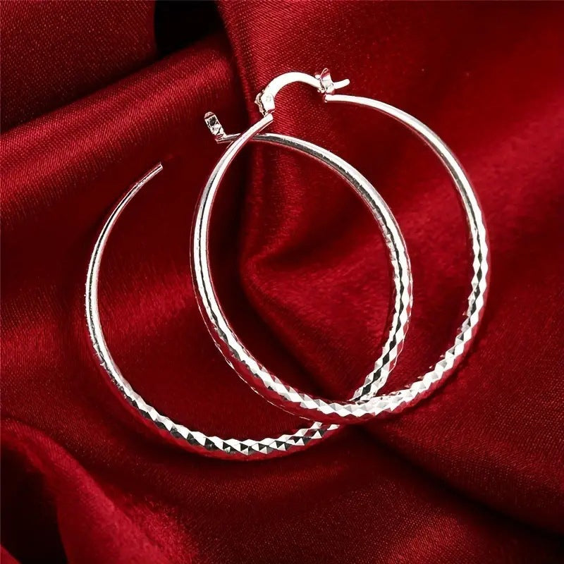 ✨KAUFEN SIE 1, BEKOMMEN SIE 1 GRATIS🔥Diamantgeschliffene Creolen für Damen👑
