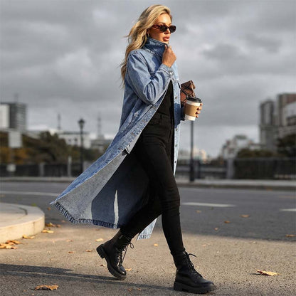 📢📢50 % Rabatt!! ⏰👖【Lange Jeansjacke】—— Zugeknöpft für Eleganz, aufgeknöpft für Flair – ein Kleidungsstück, mit dem Sie den Stil im Frühling und Herbst meistern!🤠💙✨