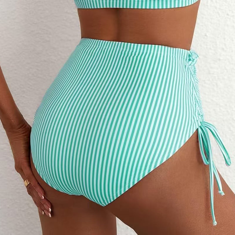 Gestreiftes Bikini-Set mit Rüschen & hohem Bund – feminin, bequem & sommerlich – ideal für Strand & Pool👙🌊