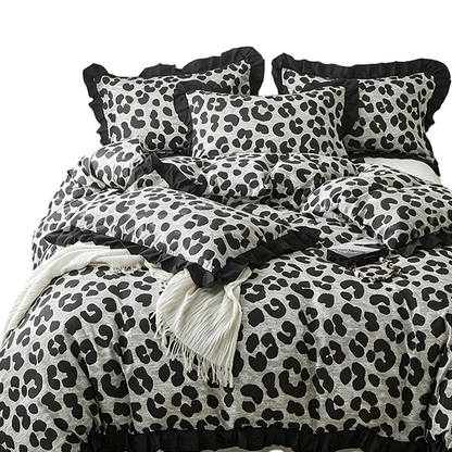 🐆 JETZT 50% RABATT! 🛌 Leoparden-Druck Rüschen-Bettbezug-Set – Weiches Gewebe, schickes Rüschendetail & lebendiger Druck – Perfekt für ein kühnes, gemütliches Schlafzimmer ✨