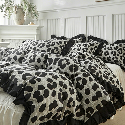 🐆 JETZT 50% RABATT! 🛌 Leoparden-Druck Rüschen-Bettbezug-Set – Weiches Gewebe, schickes Rüschendetail & lebendiger Druck – Perfekt für ein kühnes, gemütliches Schlafzimmer ✨
