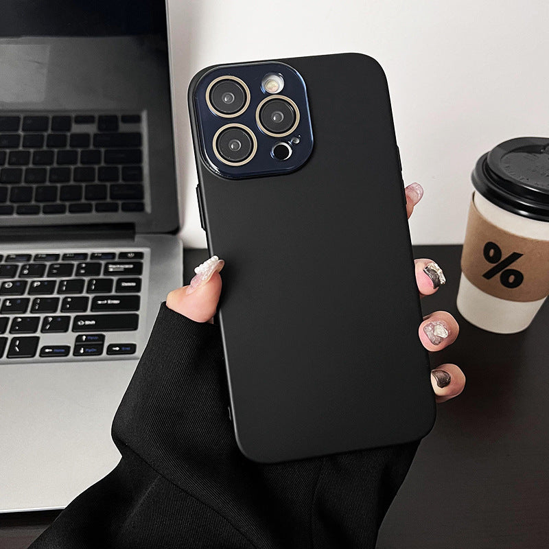 Custodia sottile per iPhone con protezione dell'obiettivo