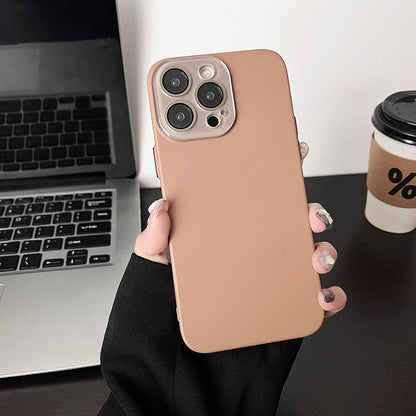 Custodia sottile per iPhone con protezione dell'obiettivo