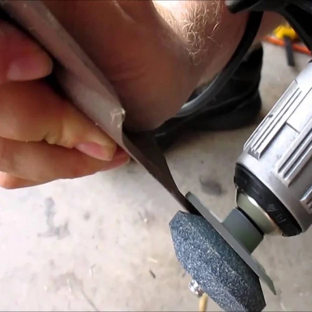 Tipe à pelouse Sharper pour les lames émoussées