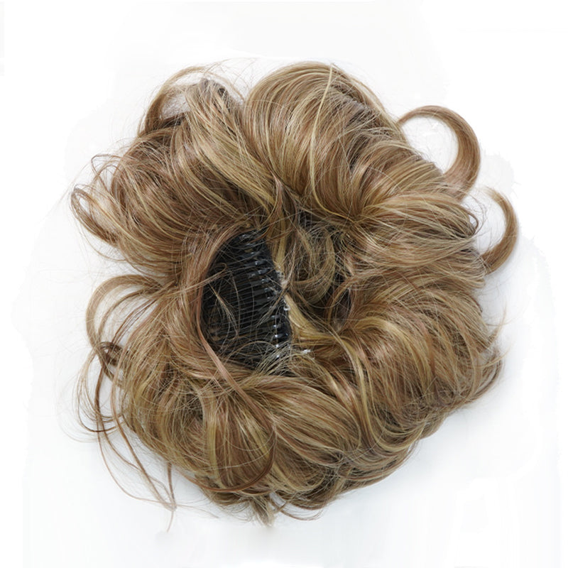 Clip de peine lateral desordenado en el accesorio para el cabello del moño